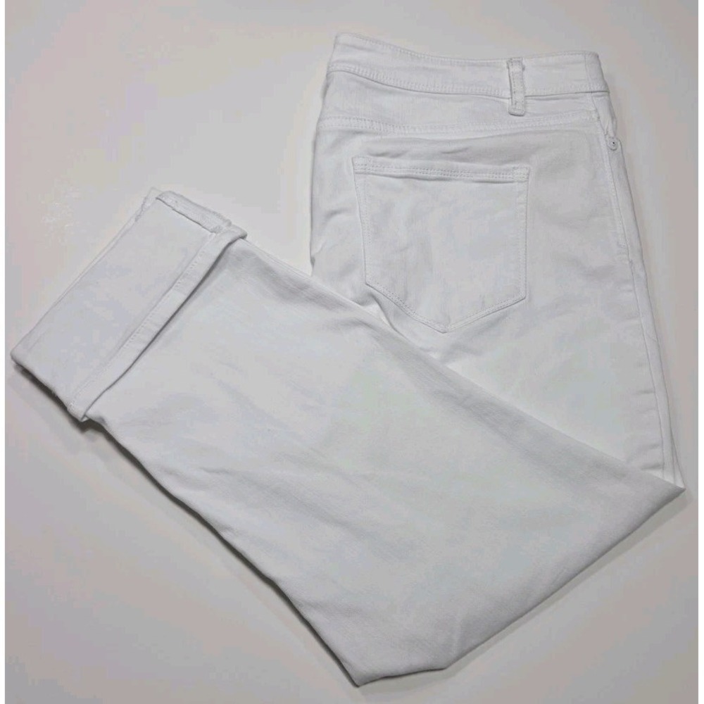 Classic Women's White Jeans - Clean Slim Fit